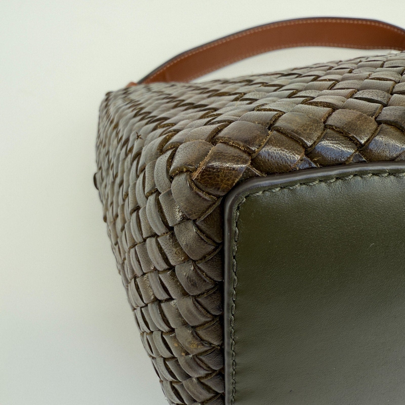 Tory Burch McGraw Bucket Bag Woven Leather Crossbody Logo Shoulder Vacation
