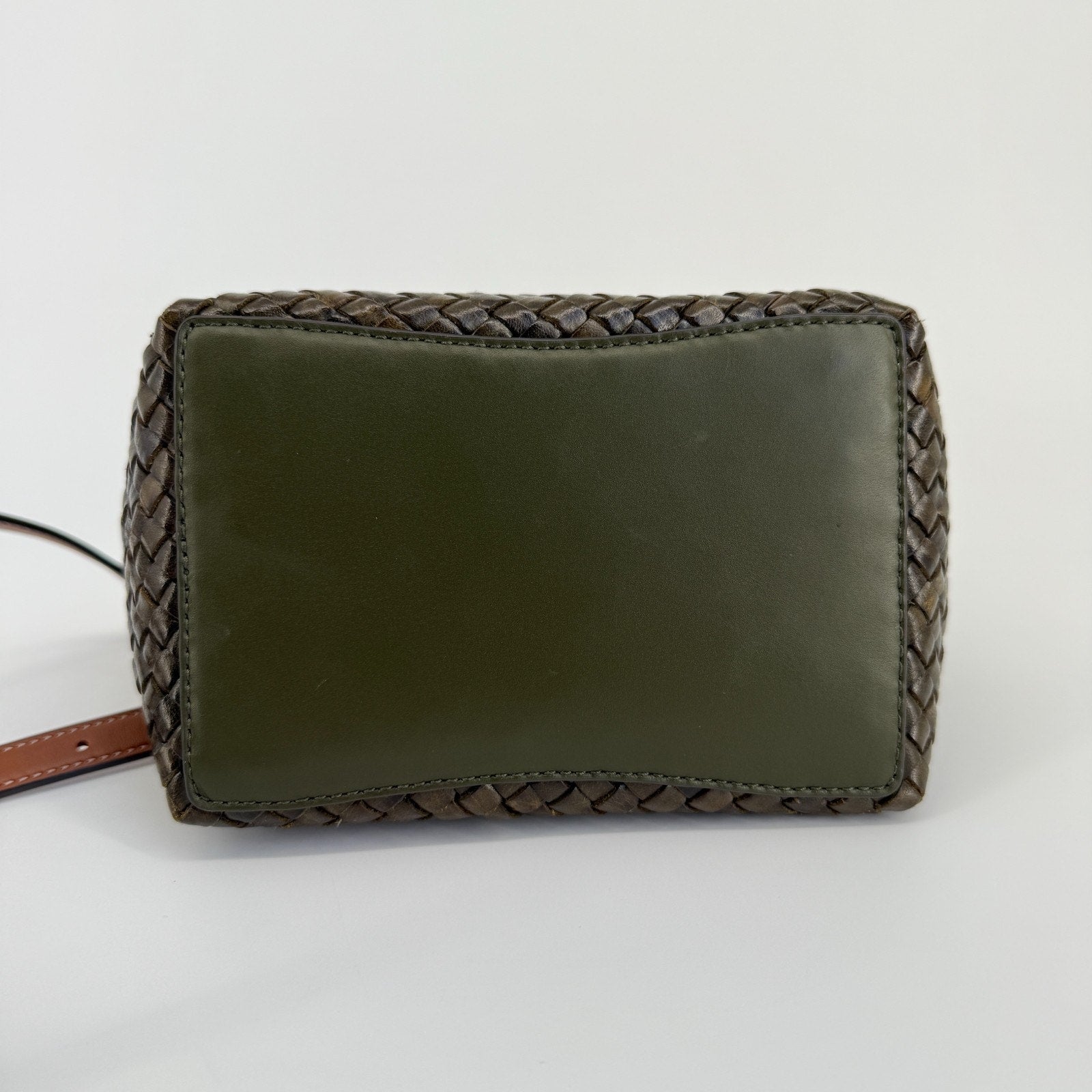 Tory Burch McGraw Bucket Bag Woven Leather Crossbody Logo Shoulder Vacation