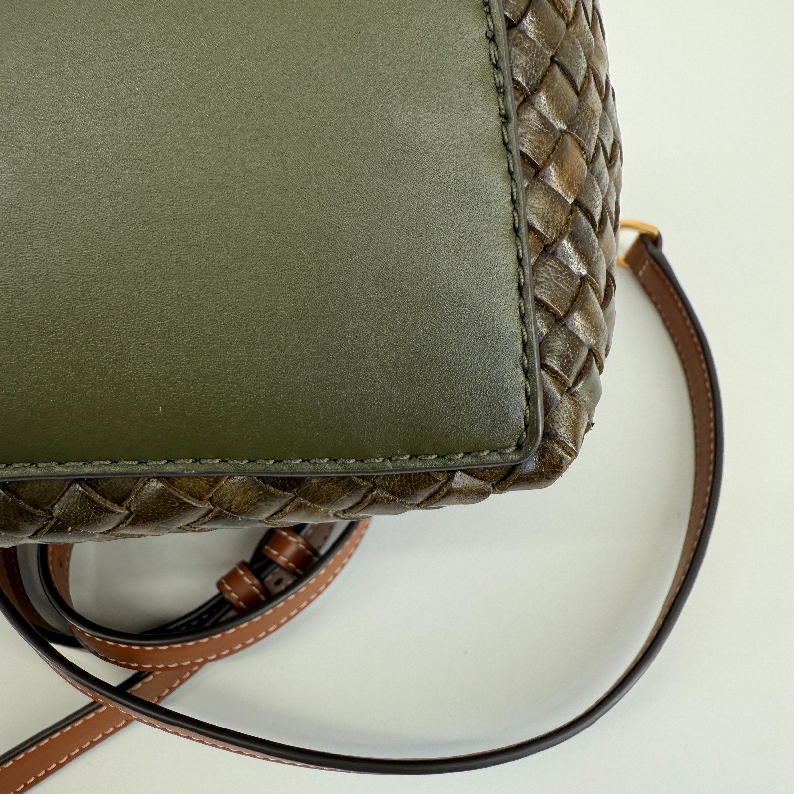 Tory Burch McGraw Bucket Bag Woven Leather Crossbody Logo Shoulder Vacation