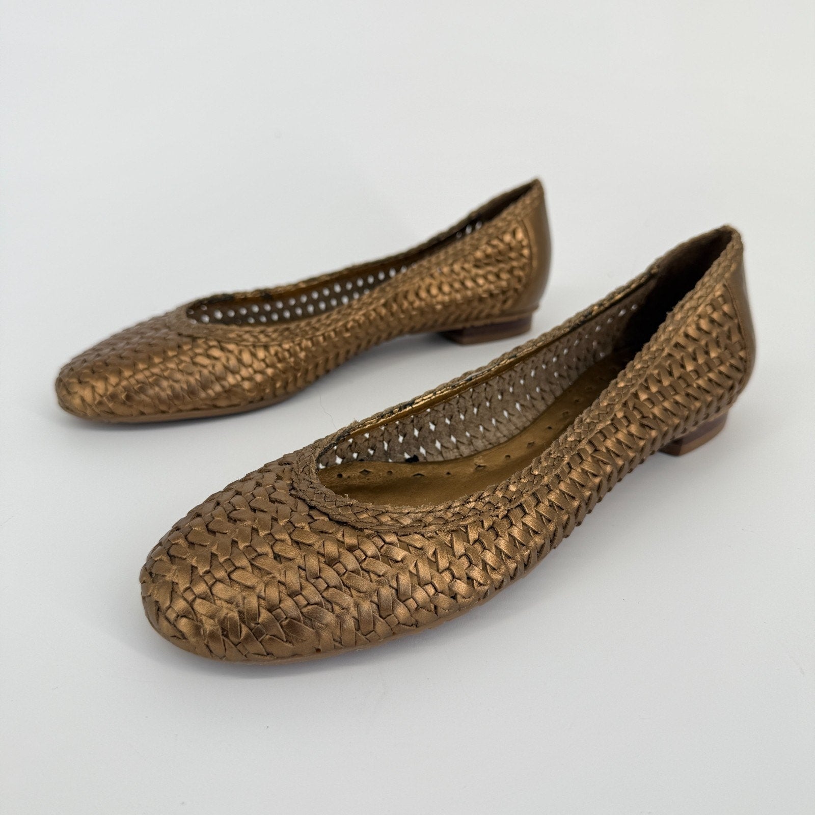 Y2K BCBG Girls Bronze Ballet Flats Size 8